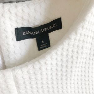 Banana Republic Dresses - Banana Republic Textured Flounce Dress Banana Republic Dresses - Banana Republic Textured Flounce Dress